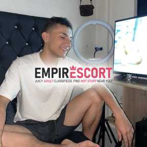 masculino serio discreto complaciente