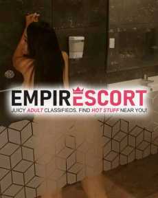 hermosa chica dispuesta complacer todas tus fantasías sexuales