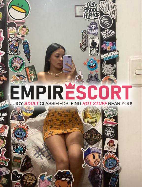 joven y linda dama de compañía dispuesta cumplir tus deseos