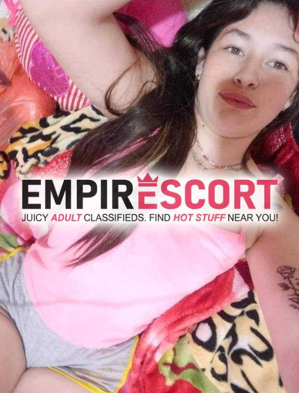 atrevida chica universitaria llena de lujuria y placer dispuesta complacerte