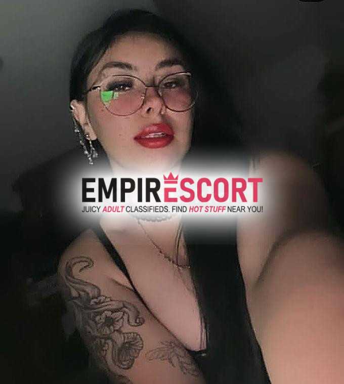 hola soy mayerly me encuentro disponible en estos momentos para brindarle todos mis servicios calienticos