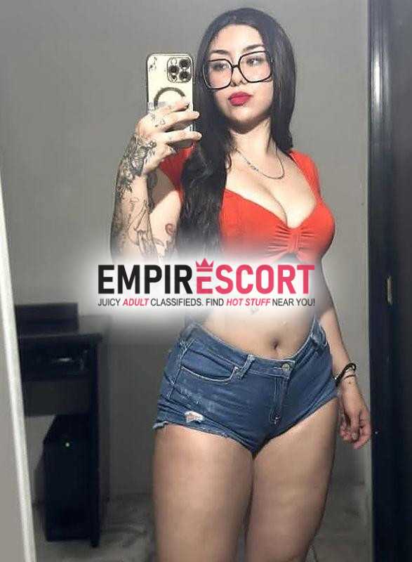 hola soy mayerly me encuentro disponible en estos momentos para brindarle todos mis servicios calienticos