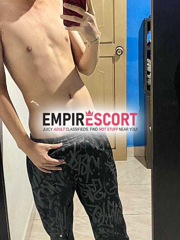 sexy flaquito esperando por tu leche😈🥵🍆