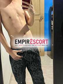 sexy flaquito esperando por tu leche😈🥵🍆