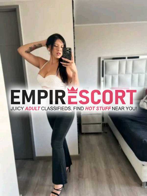 encantadora extrovertida juguetona disponible para complacer chicos y chicas y sacarte de rutina el día día