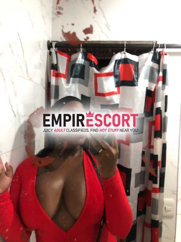 deliciosa morena dispuesta complacerte