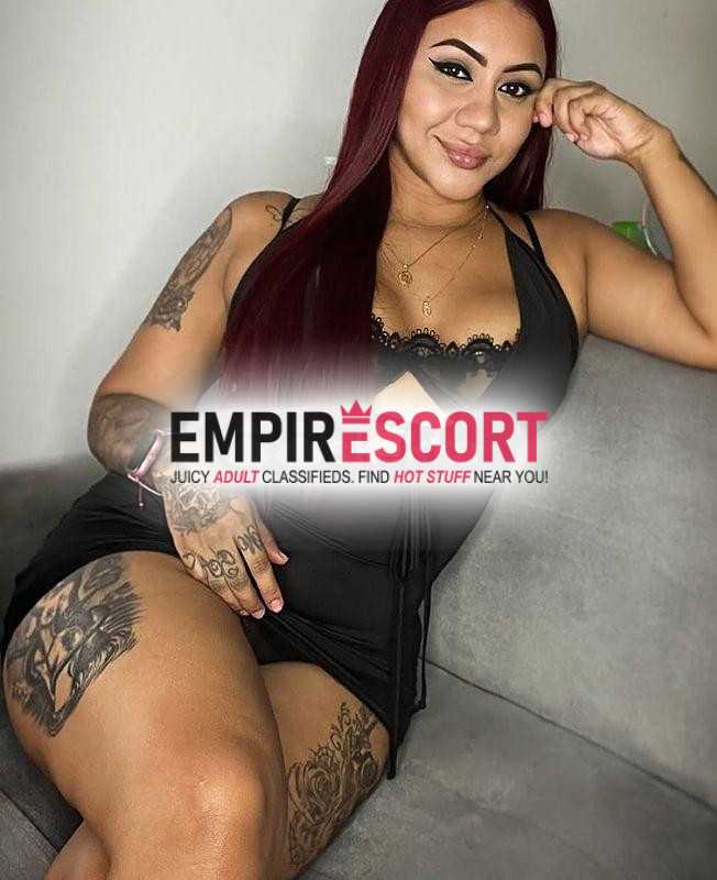 sexy pelirroja de tetas grandes ricas y culo delicioso para complacerte