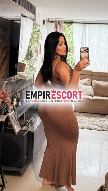 hermosa chica atrevida pervertida dispuesta complacerte