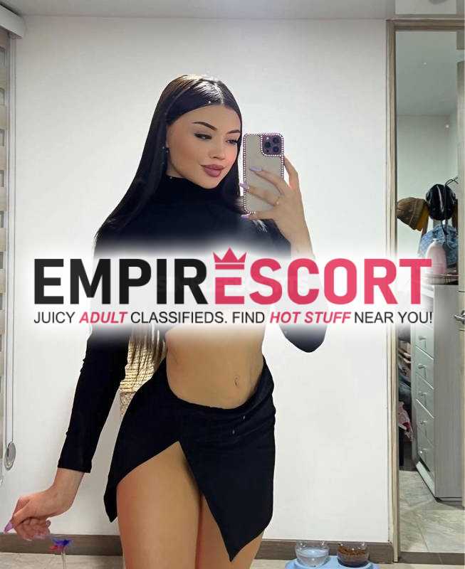 sexy jovencita demasiado golosa y muy extrovertida