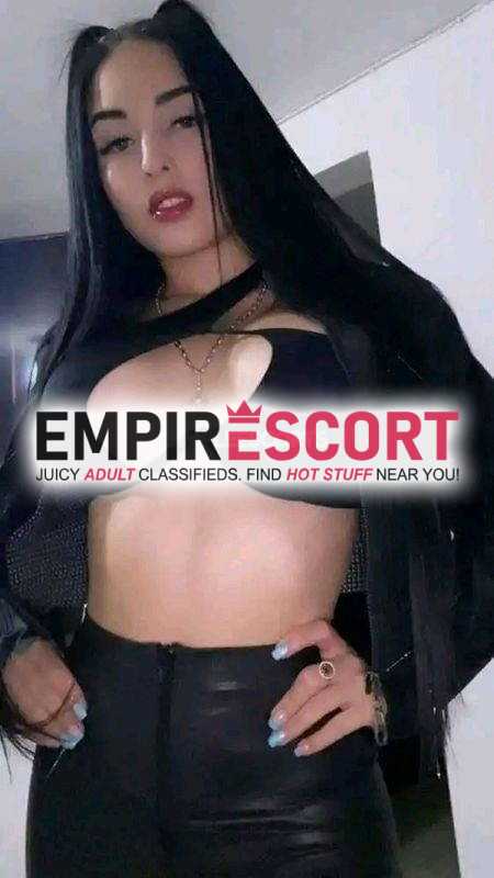 una chica súper sensual y alegre divertida adicta lujuria