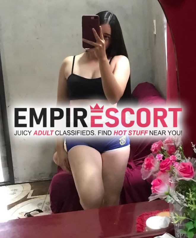 sexy jovencita universitaria demasiado extrovertida