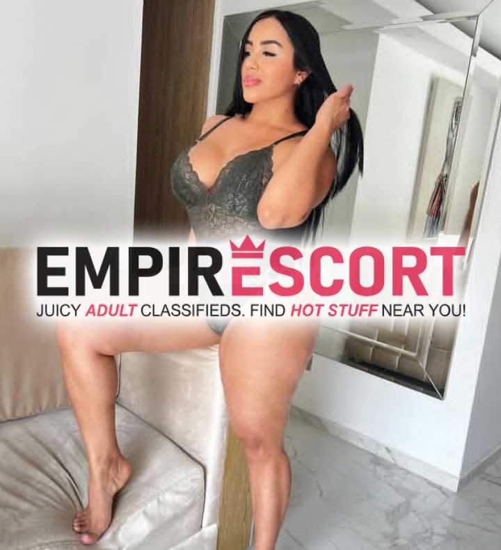 atractiva chica lindos atributos hermosas curvas para complacerte en cualquier momento casual