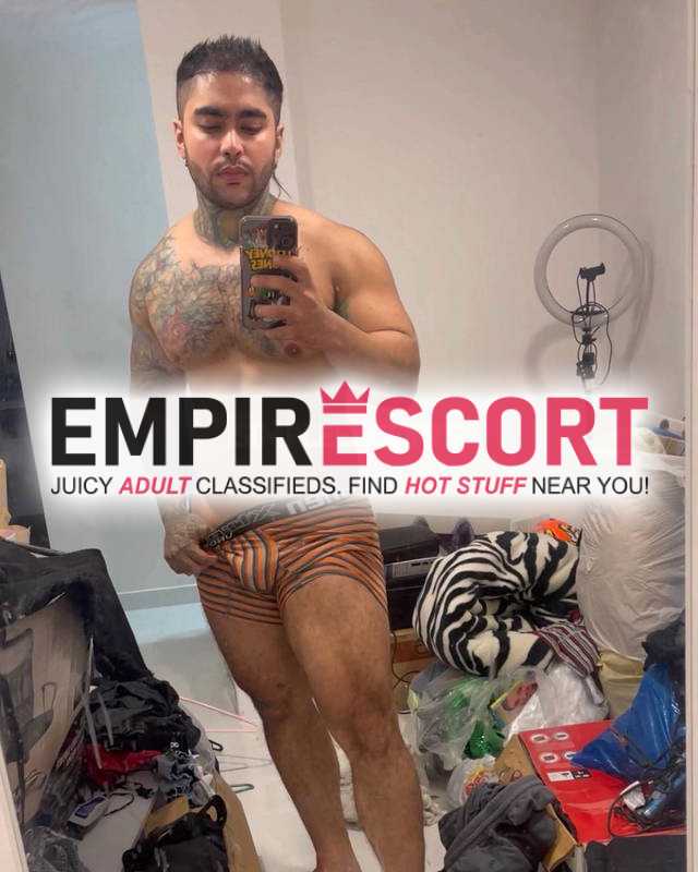 hola amores lindos de esta ciudad soy chico sumiso lujurioso que viene complacer todos tus deseos sexuales y fetiches