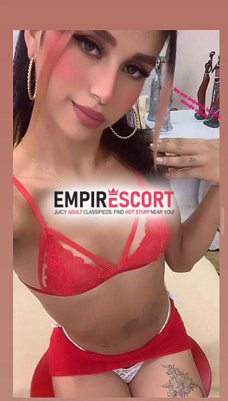 femenina y hermosa flaka trans sumisa