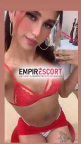 femenina y hermosa flaka trans sumisa