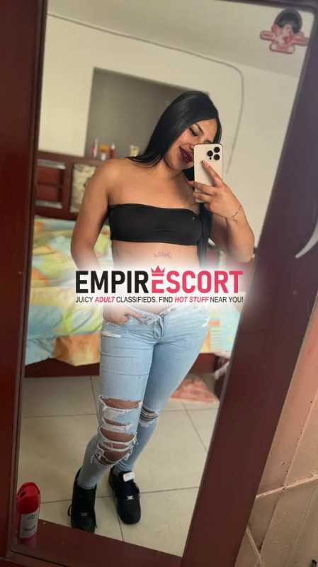 joven divertida muchas ganas de complacerte sexualmente