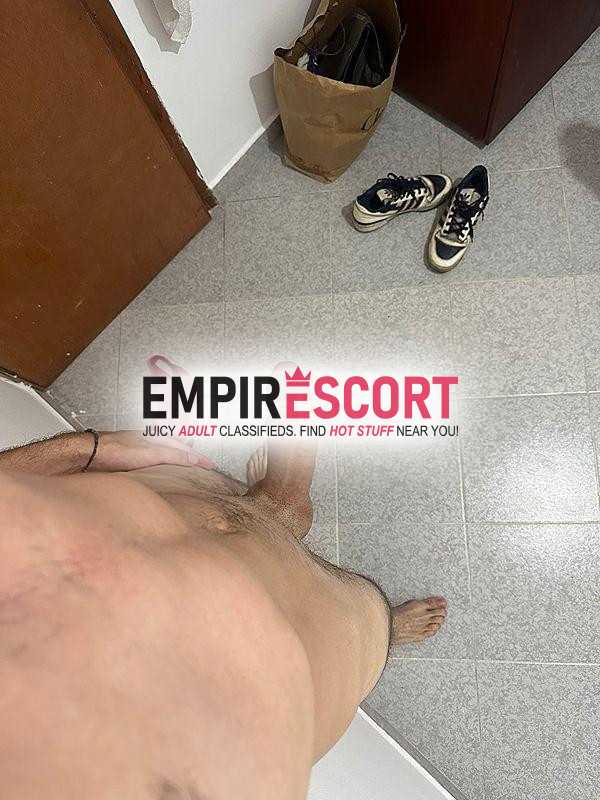 la tengo muy dura. ven y comete mis 19cm bien dura y gruesa sácame toda leche