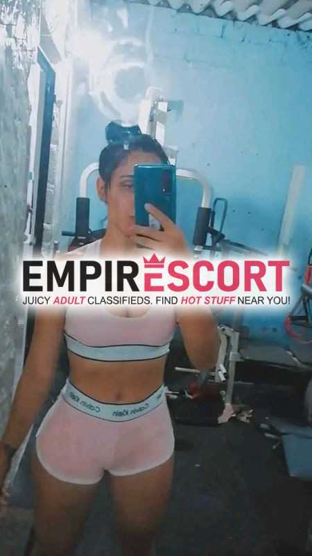 hola hermosa complaciente chica desenfrenada en cama deléitate de rico sexo