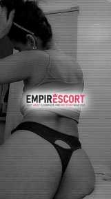 kiara sensual morena ninfómana y adicta al sexo duro