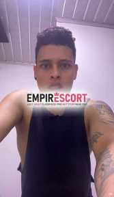 atractivo morenazo activo lechero dotado macho dominante