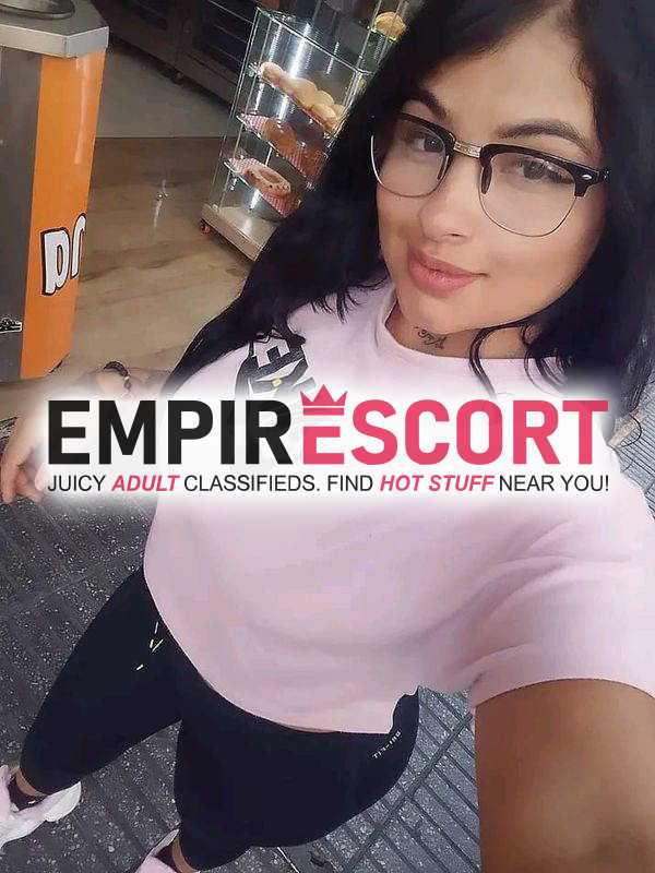 atractivo chica dispuesta hacerte pasar noche loca llena de sexo lujuria y pasión