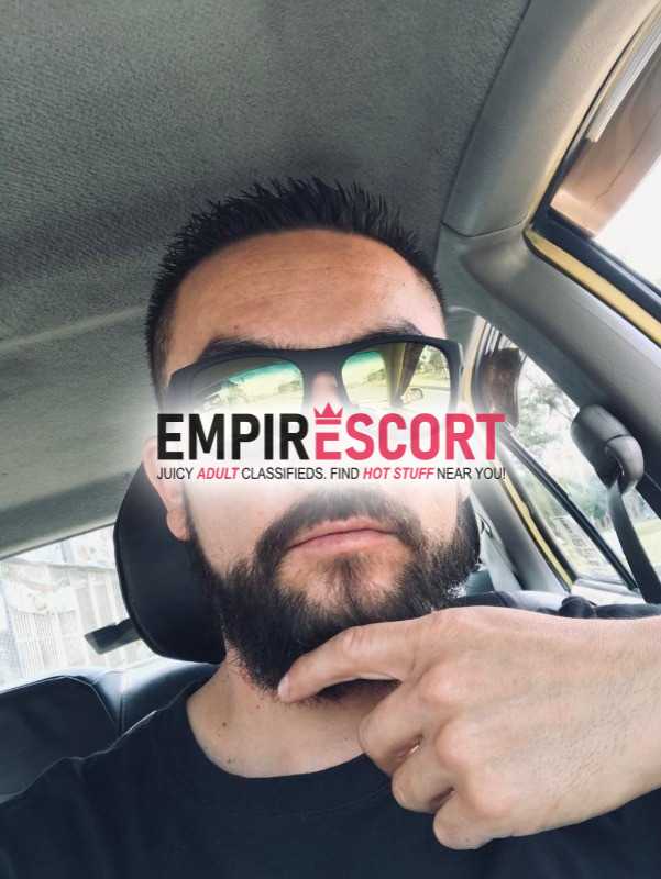 hombre atractivo dominante y pervertido y discreto
