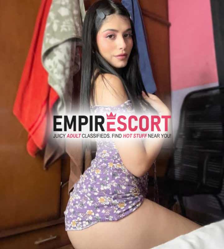 chica alegre complaciente espontánea