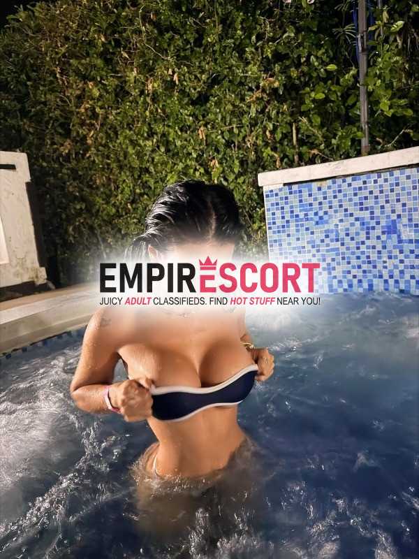 mis amores de bucaramanga estoy por poco tiempo en ciudad para ofrecerles servicio totalmente Único lleno de mucha lujuria y pasión desenfrenada ya que soy chica multiorgásmica te cuento que me mojo súper delicioso ven buscarme si deseas chica totalmente vip de catálogo