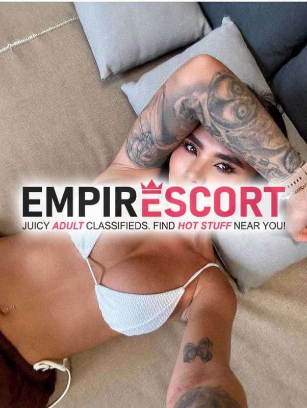 dominante sensual juguetona complaciente
