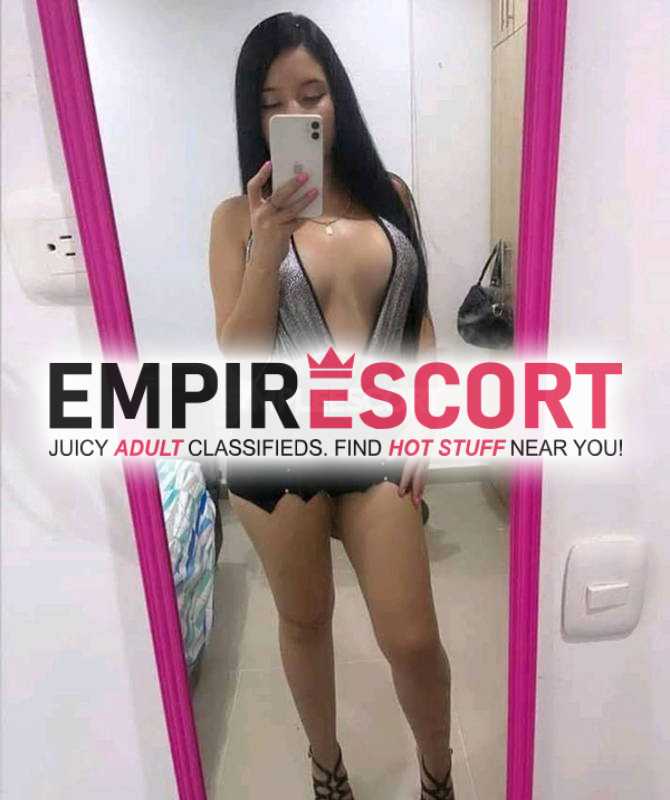 sensual atractiva joven universitaria complaciente