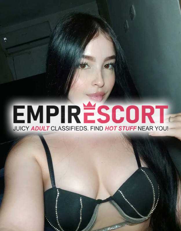 hermosa chica ardiente adicta al sexo para satisfacer tus placeres sexuales