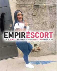 linda universitaria joven extrovertida estrechita dispuesta complacer todas tus fantasías sexuales