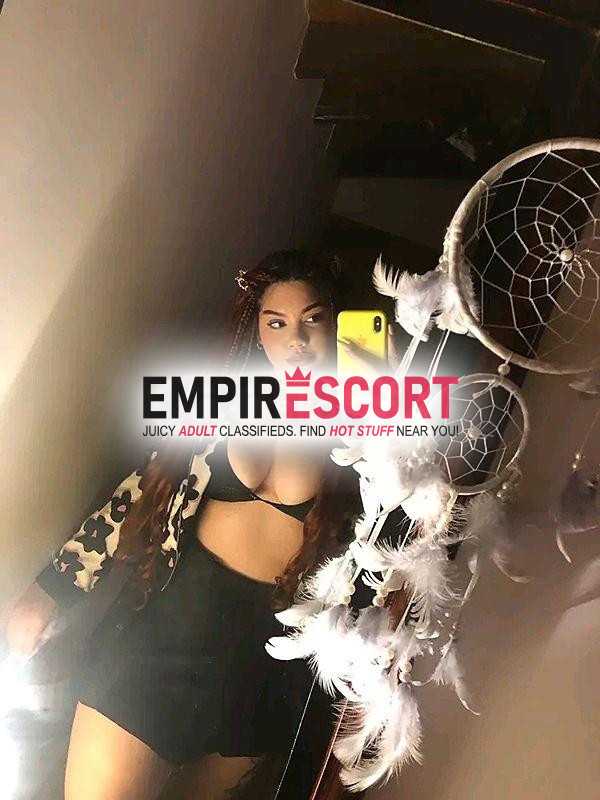 hermosa joven voluptuosa amante al buen sexo pasional