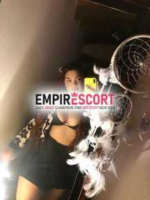 hermosa joven voluptuosa amante al buen sexo pasional