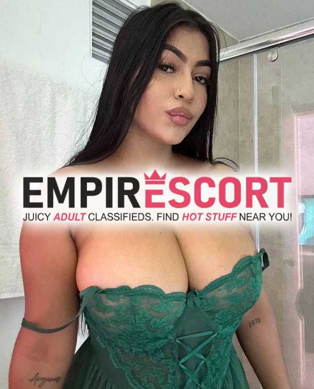 una chica totalmente extrovertida y divertida en cama