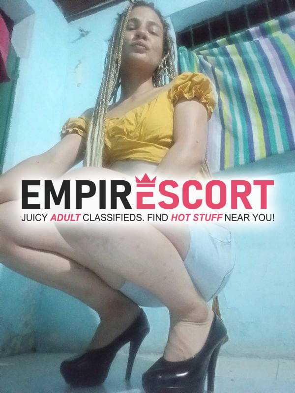 mujer descomplicada dispuesta satisfacer tu deseo más íntimo