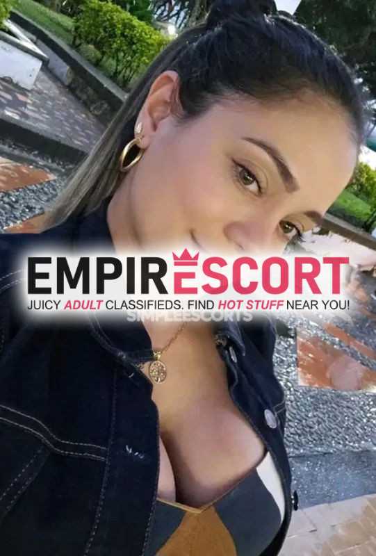 hermosa dama de compañía lista para satisfacer tus deseos