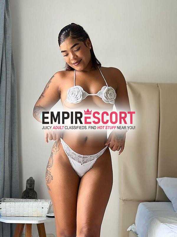 flaca morena culona extrovertida dispuesta todo