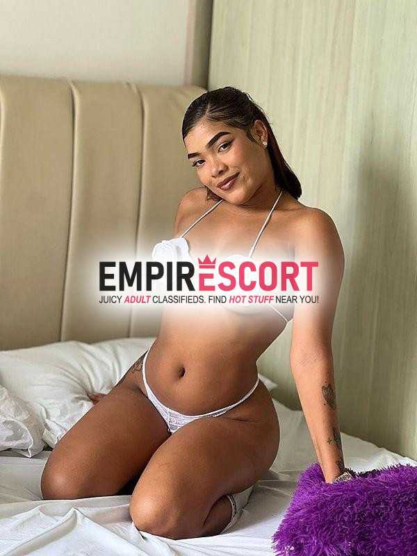 flaca morena culona extrovertida dispuesta todo