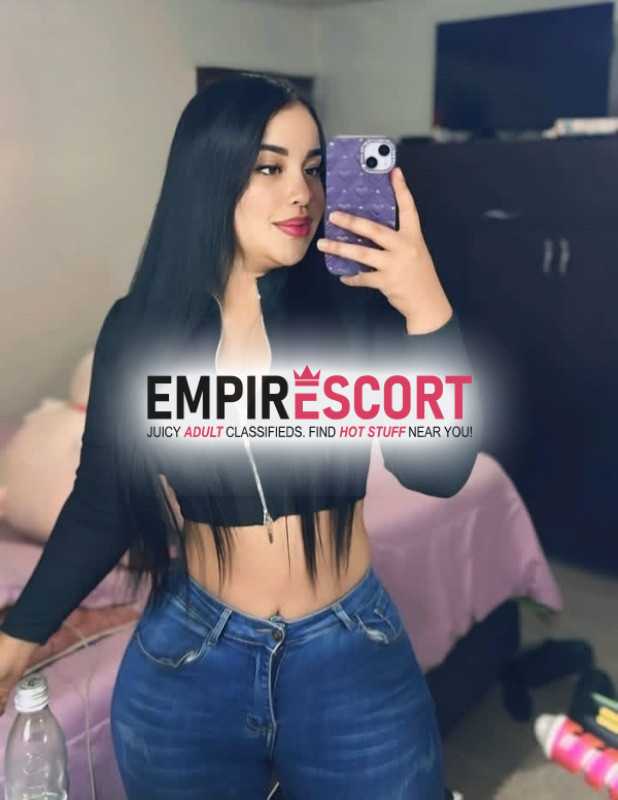 bello pero pesar de todo esto que más me gusta es coquetear😈. me encanta usar mi sensualidad junto mi coquetería para atraer y seducir aquellos que llaman mi atención. amo jugar las miradas las sonrisas además de los toques sutiles mientras mantengo aire de elegancia lleno de sofisticación💄.
