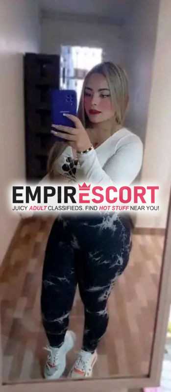 una rubia deseada ninfomana estrechita