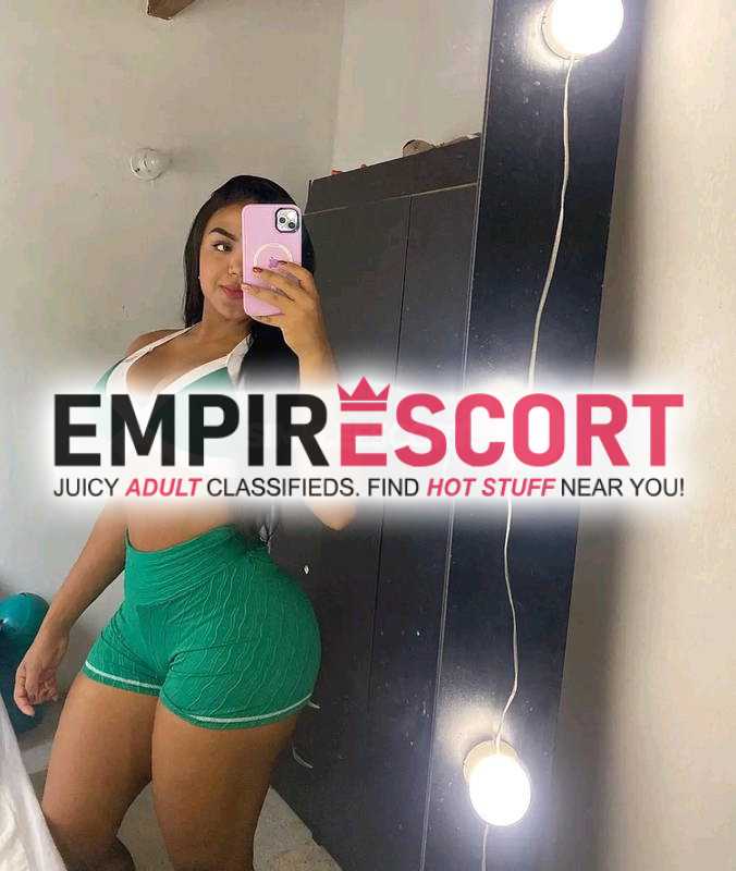deliciosa morena excelente cuerpo