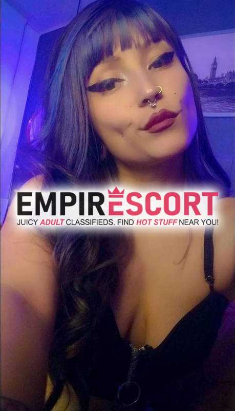 ardiente y sexi dama de compañía dispuesta complacerte en tus fetiches sexuales