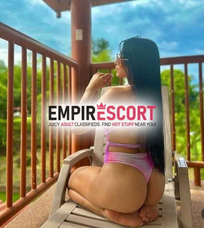 mujer sexy extrovertida y muy complaciente en cama 
