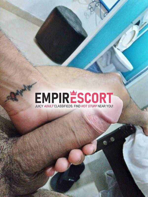 hola chico nuevo en cuidad lindo de cara cuerpo de gimnasio definido delgado .