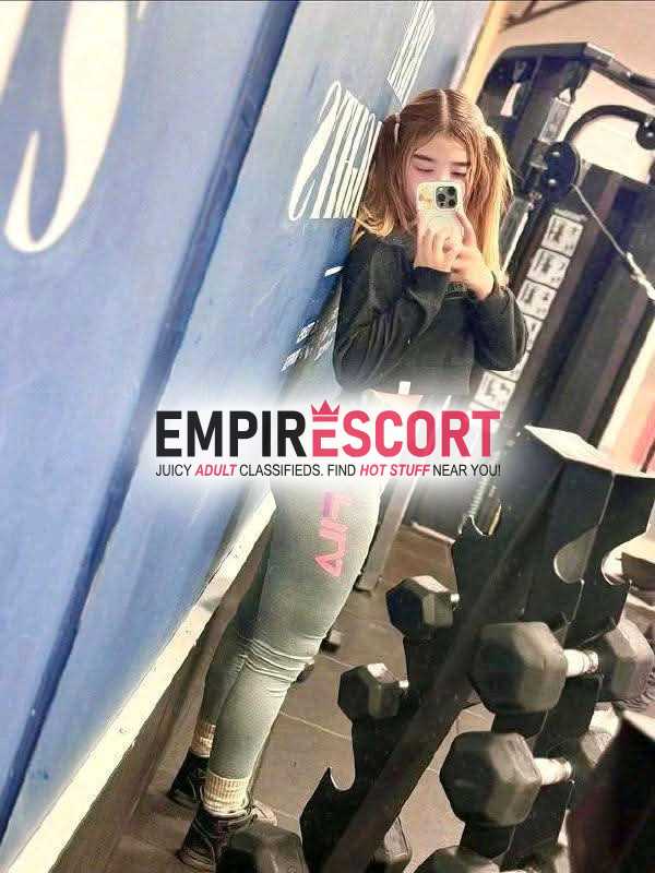 joven universitaria caliente sumisa complaciente extrovertida