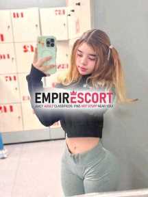 joven universitaria caliente sumisa complaciente extrovertida