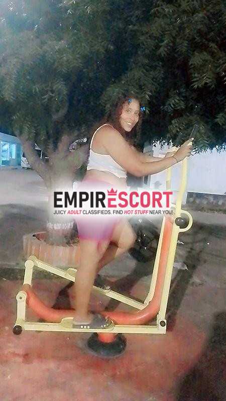 morenita dispuesta complacerte