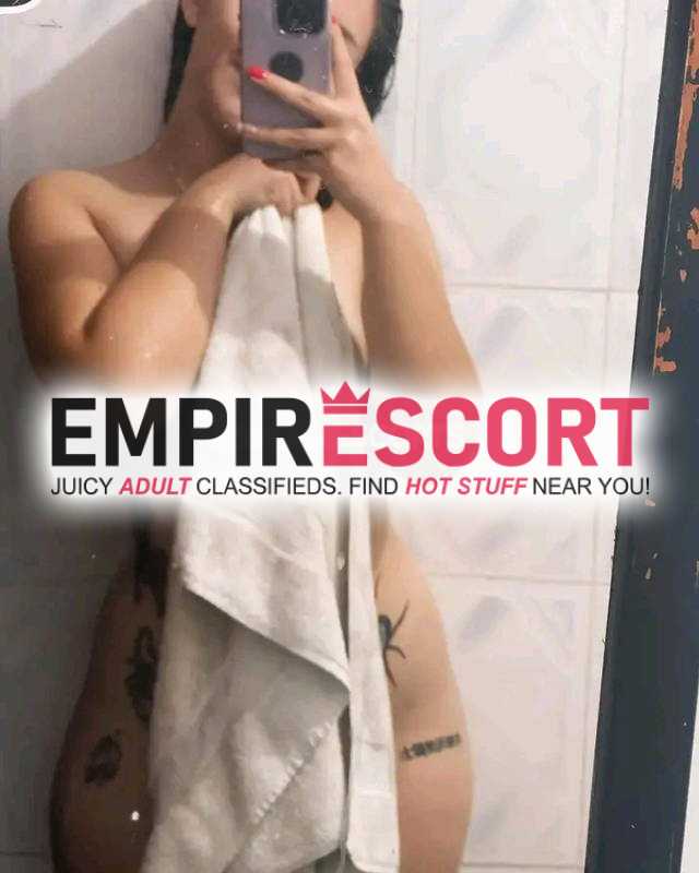 hermosa chica dispuesta complacer todas tus fantasías sexuales