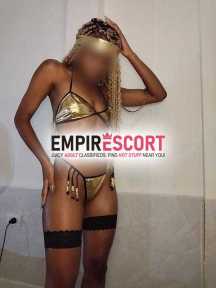 morena exótica caliente elegante esas son las características de esta hermosa chica